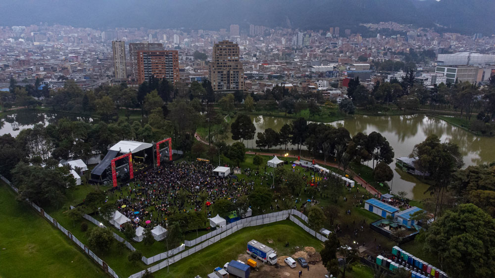Toma aerea de El Parque de los Novios en Colombia al Parque 2022