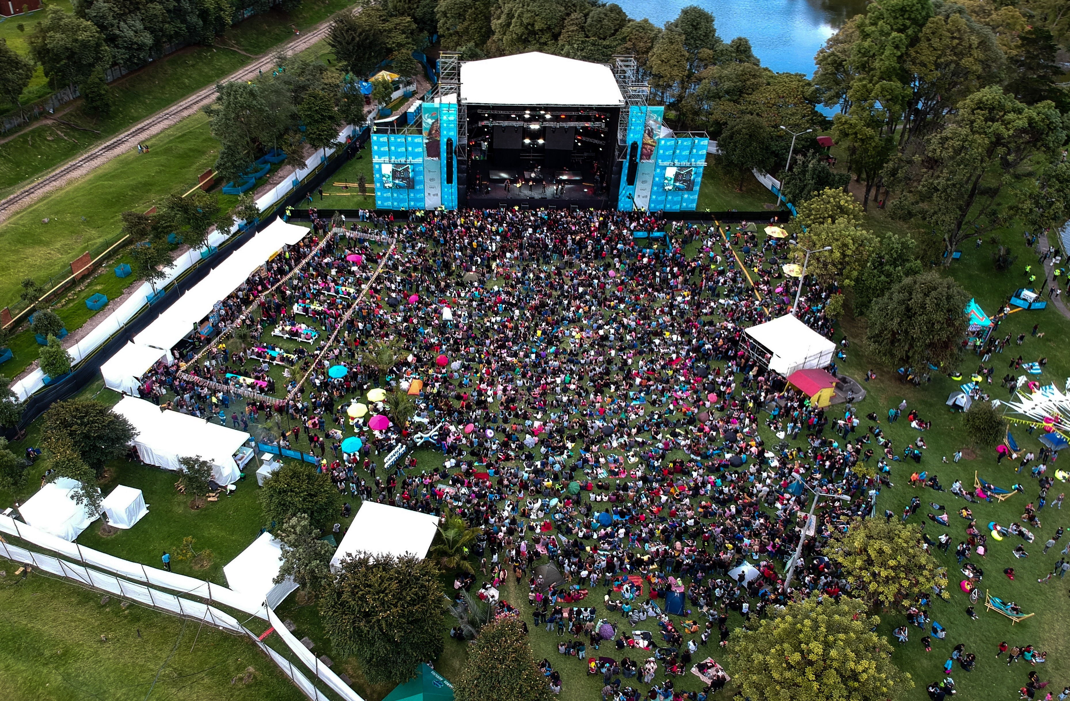 Fotografía aérea de público en Festivales al Parque