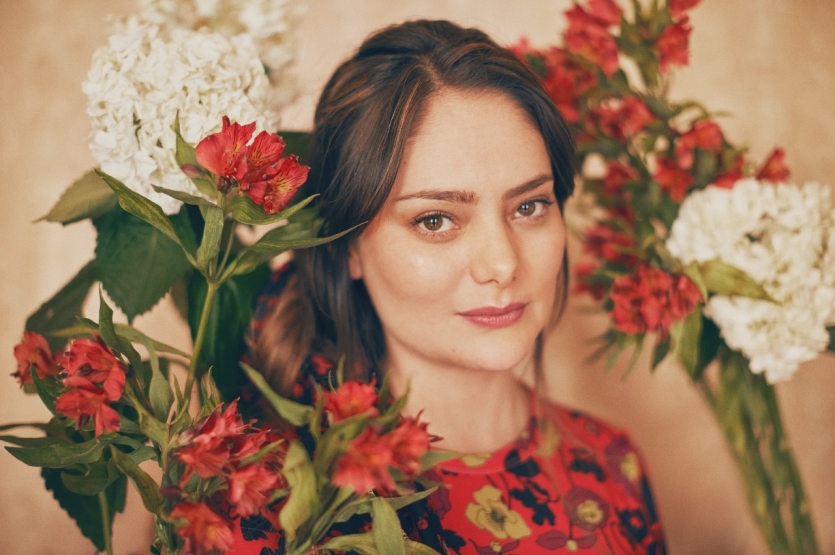 Fotografía de María Mulata con flores